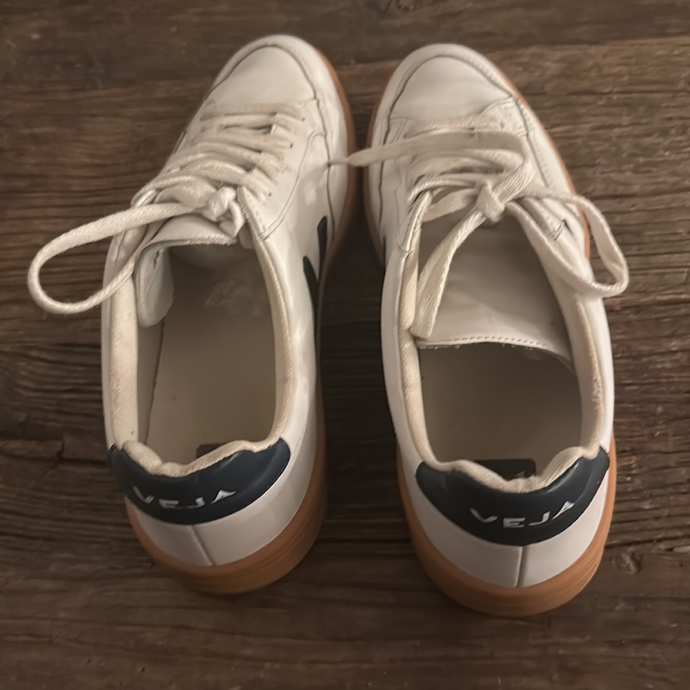 VEJA V-12 Shoes Leather Low Top Sneakers - Picture 4 of 7